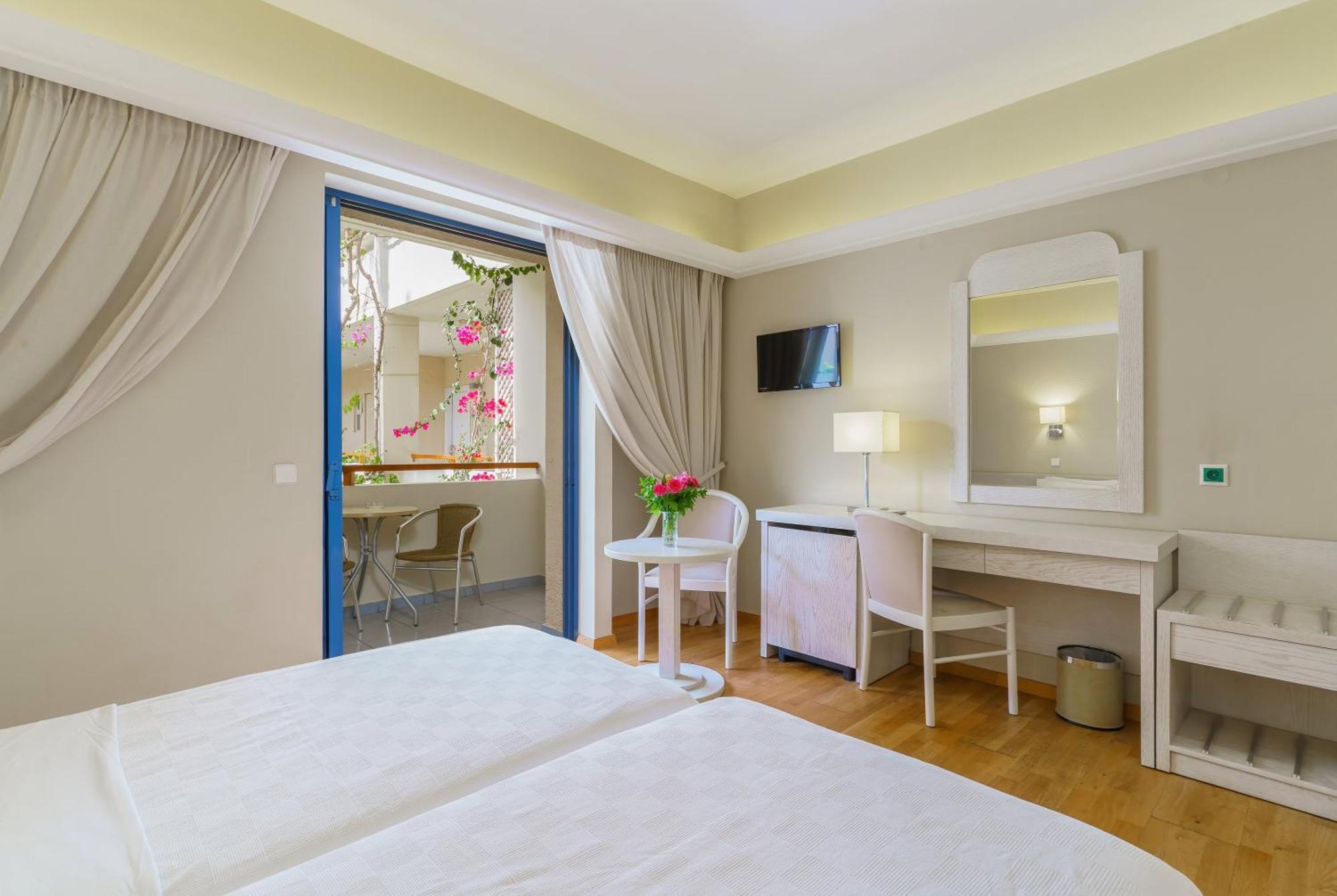 Pearl Beach Rethymno  Room photo